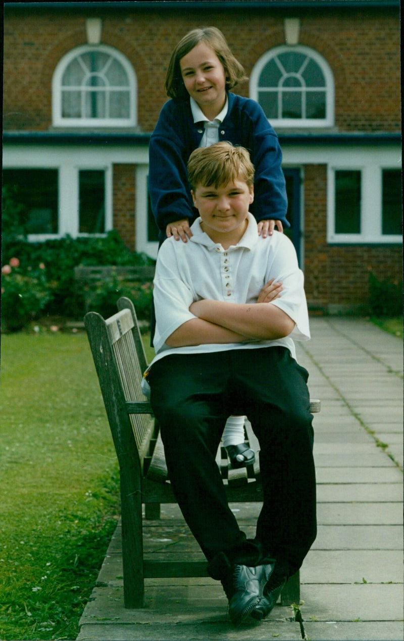 Amanda Warrick and Banely Titchener play a game at Temple Cowley School in Oxford. - Vintage Photograph