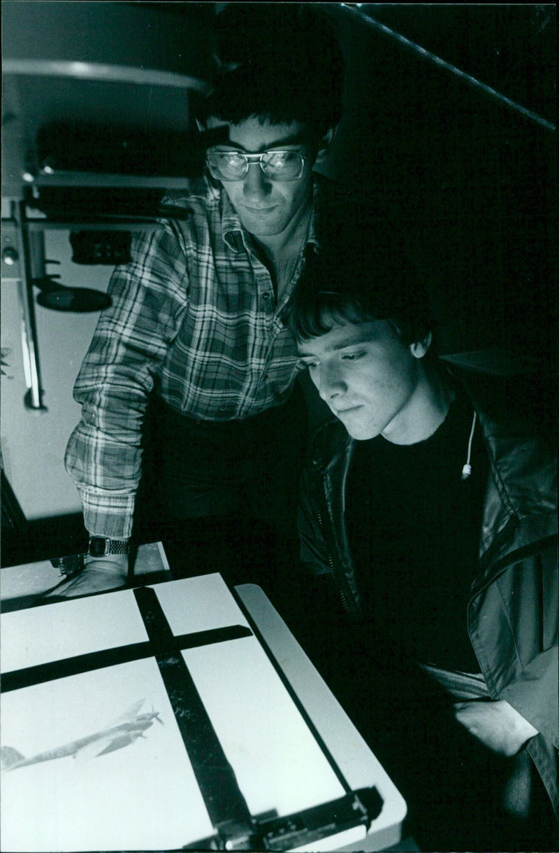 Photography tutor Paul Massie instructs student Gregg Meanwell in the darkroom. - Vintage Photograph