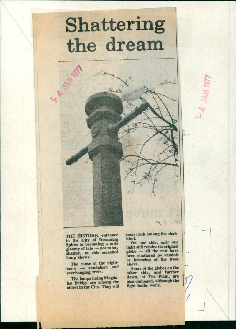 Shattered lamp on Magdalen Bridge in Oxford, UK damaged by vandalism and overhanging trees. - Vintage Photograph