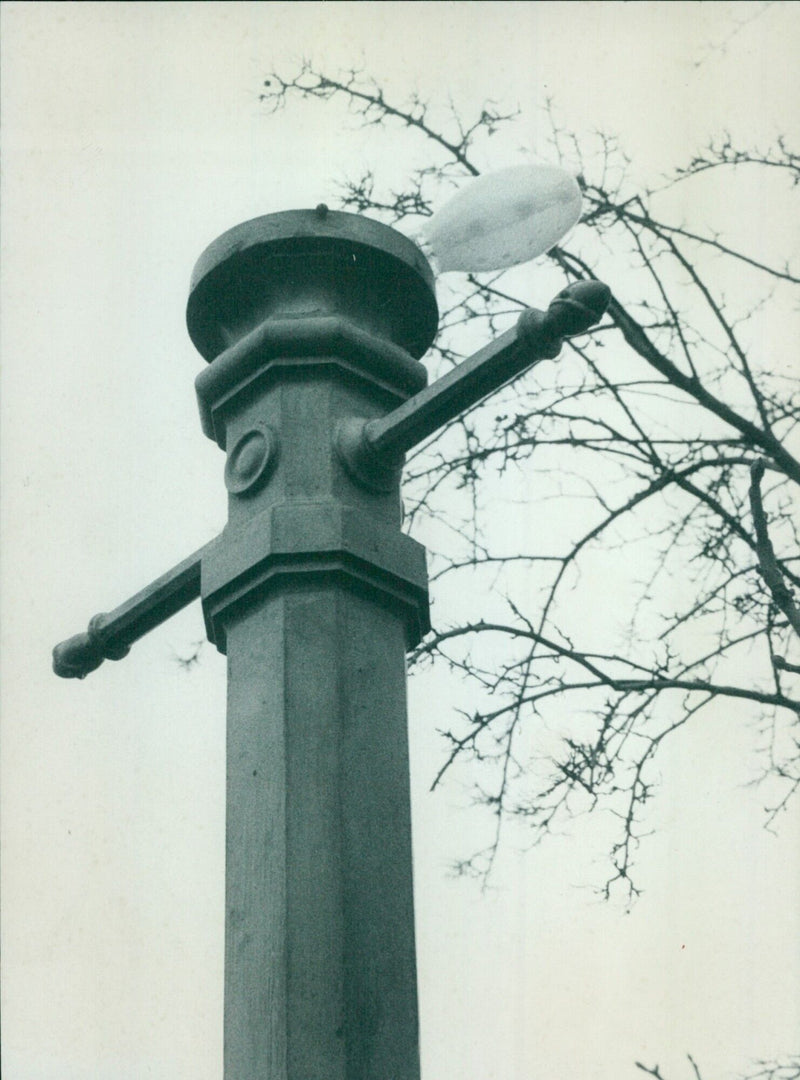 Shattered lamp on Magdalen Bridge in Oxford, UK damaged by vandalism and overhanging trees. - Vintage Photograph