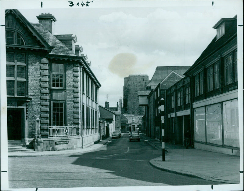 A view of Tidmarsh Lane in London in August 1962. - Vintage Photograph