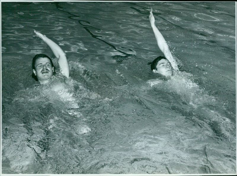 Eric Hanson (Ballion) and Walter Moberley (New College) compete in a backstroke duel during Oxford University Swimming Club practice. - Vintage Photograph