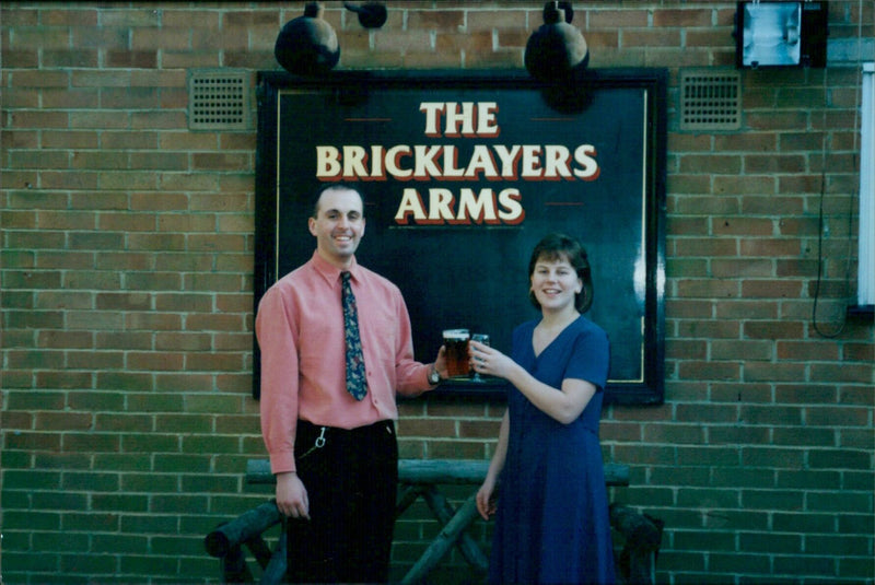 Stephen and Sharon Jong stand outside The Bricklayers Arms pub in Old Marrion. - Vintage Photograph