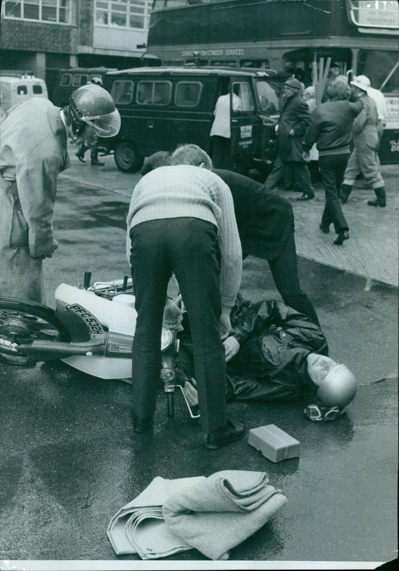 Thirty postal workers strike outside of the Oxford Mail & Times Paper office. - Vintage Photograph