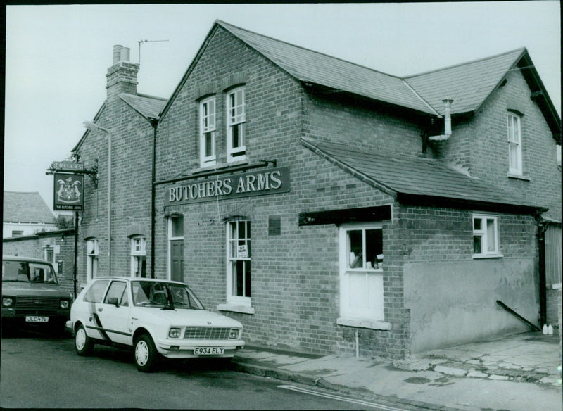 Pub-goers at the Butchers Arms in Headington, Oxford. - Vintage Photograph