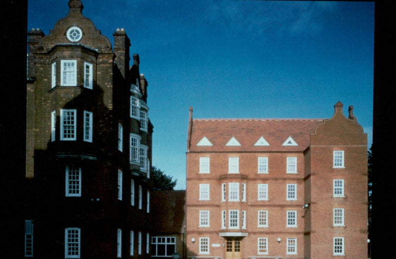 Linacre College, Oxford, winner of the 1996 HVCA Green Building of the Year Award. - Vintage Photograph