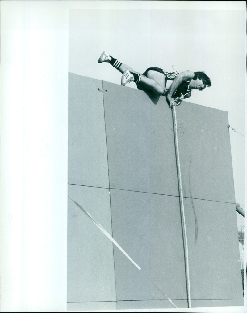 George Best competes in an obstacle course. - Vintage Photograph