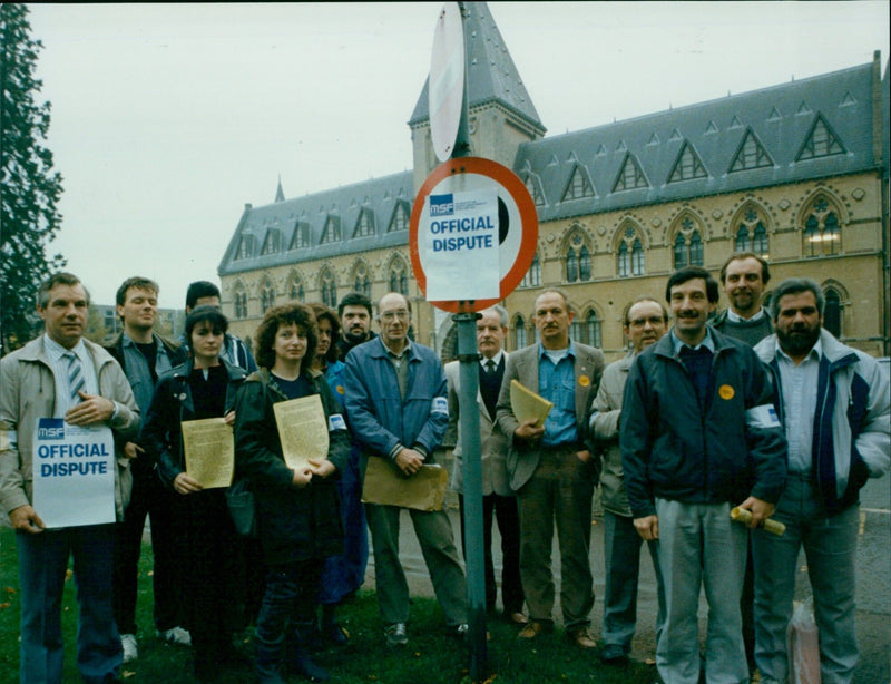 MSF officials and AA representatives in an official dispute. - Vintage Photograph