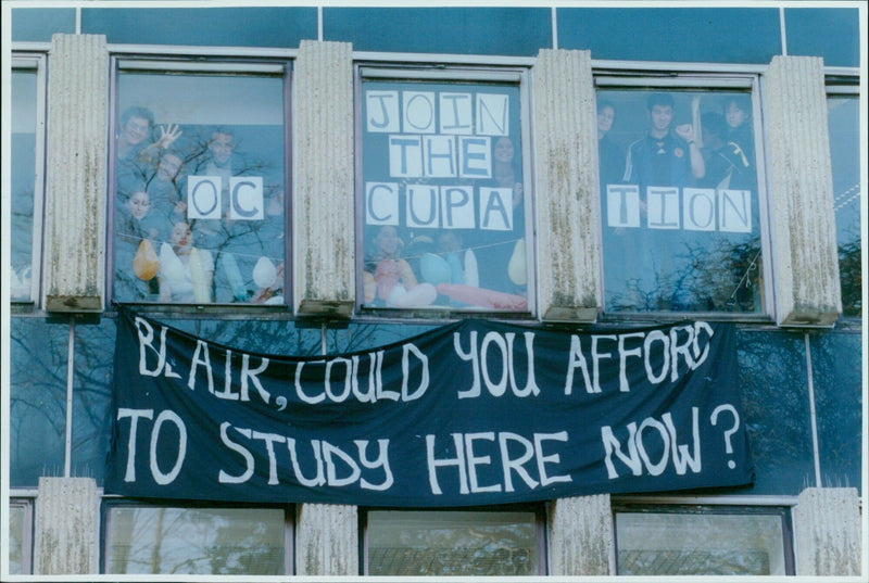 Final year student Terry Johnson outside Oxenford House, the University Development Office, on 16 November 1999. - Vintage Photograph