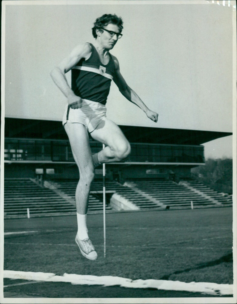 Christopher Kidd of Keble College training for athletics in Oxford University. - Vintage Photograph