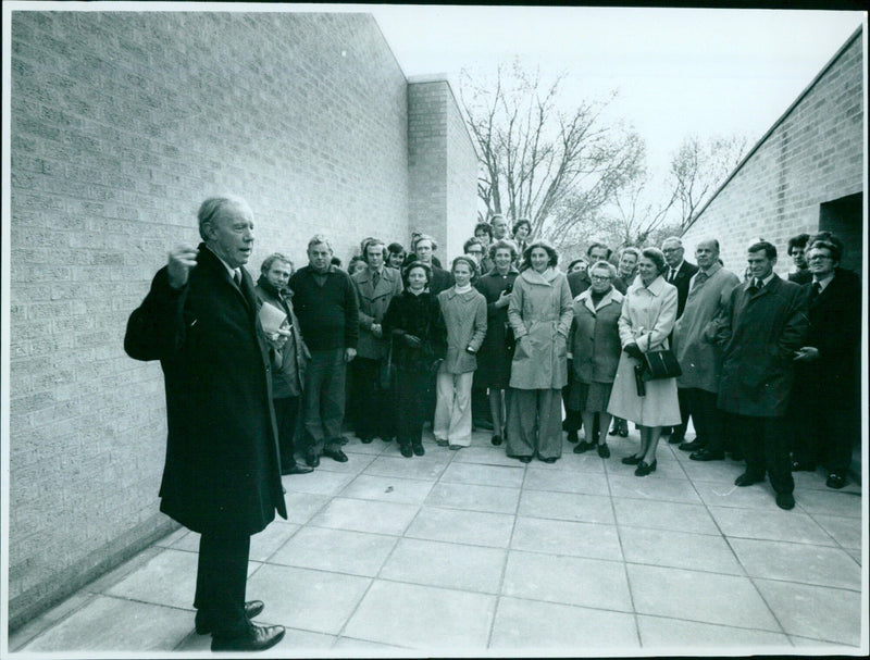 Sir Kenneth Wheare officially opens the University Squash Courts. - Vintage Photograph