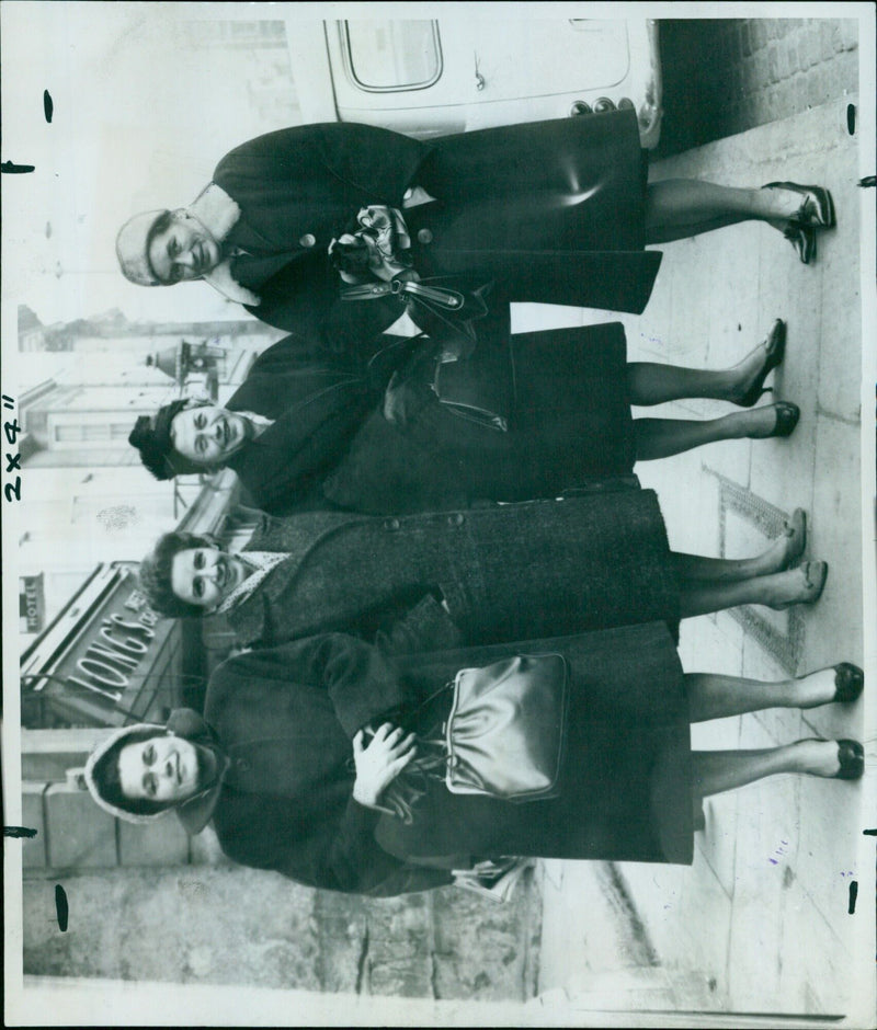 Children participating in the "Hotel 2x4" program in December 1962. - Vintage Photograph