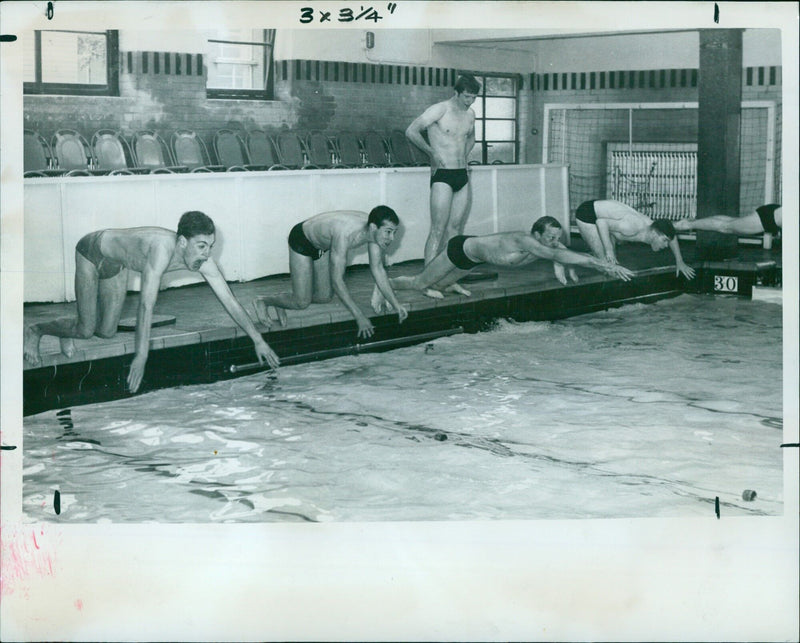 Oxford University swimmers practice for the inter-varsity swimming match. - Vintage Photograph