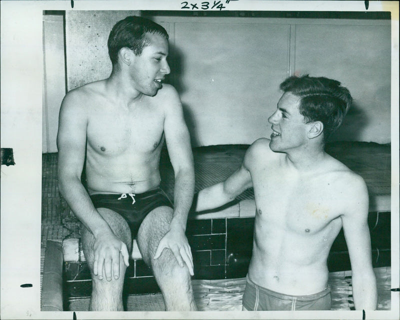 Oxford and Lincoln universities' swimmers put the final touches to their training programme. - Vintage Photograph