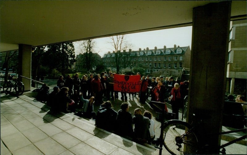 Oxford University students demonstrate against the Kangaroo Court to try occupation students who took over Bodleian Divinity Hall. - Vintage Photograph