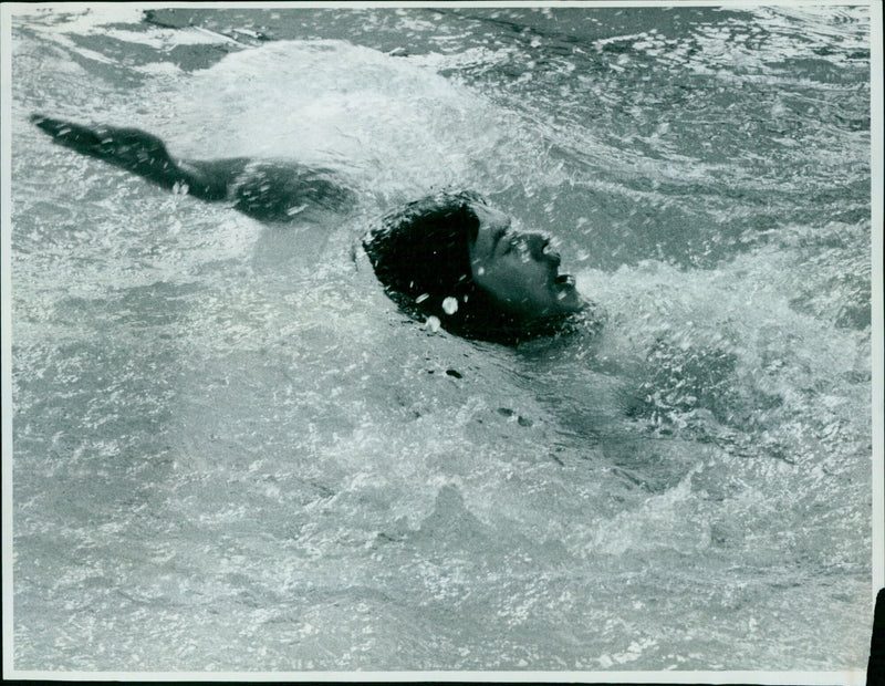 Oxford University swimmers practice at Cowley Baths. - Vintage Photograph