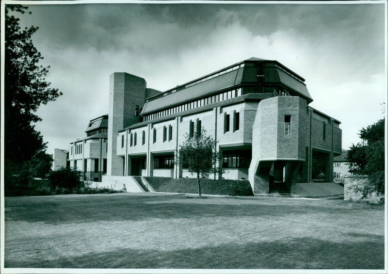 The Institute of Virology at Oxford University opens a £2.75m research centre. - Vintage Photograph