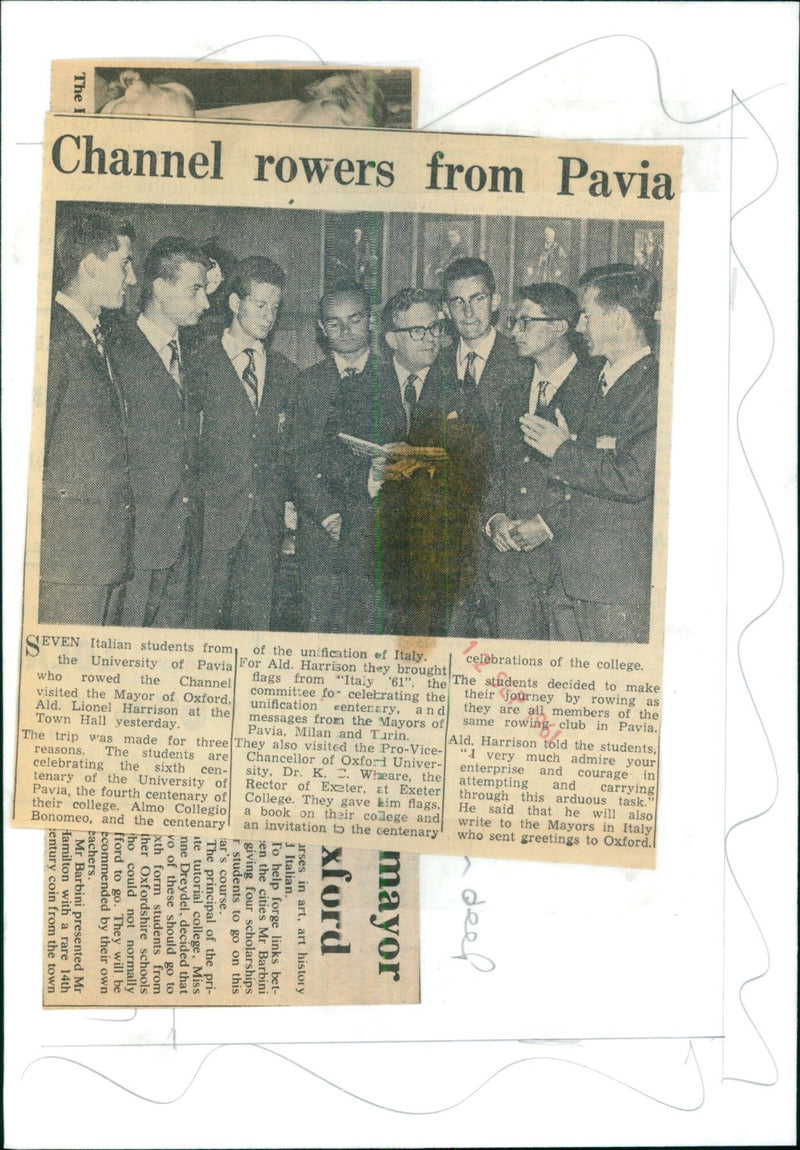 Channel rowers from the University of Pavia in Italy visit the Mayor of Oxford, Ald. Lionel Harrison, at the Town Hall. - Vintage Photograph