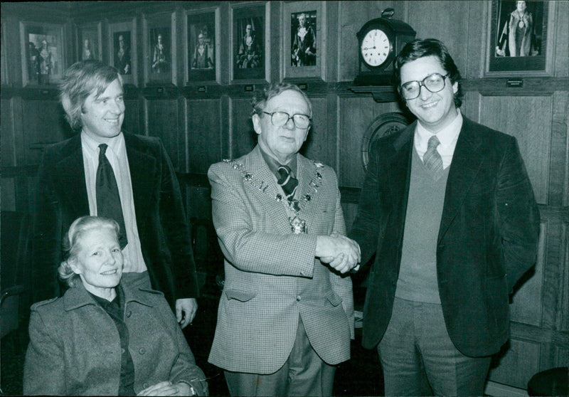 Channel rowers from the University of Pavia in Italy visit the Mayor of Oxford, Ald. Lionel Harrison, at the Town Hall. - Vintage Photograph