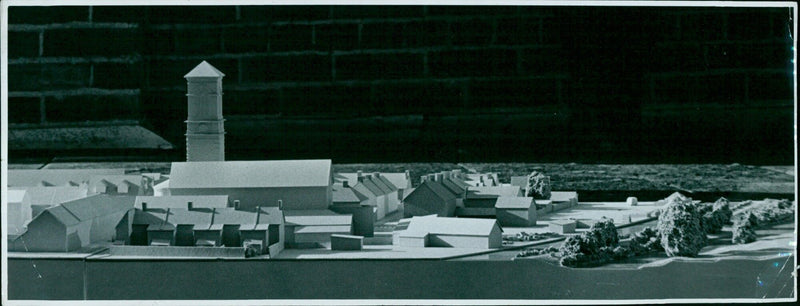 A model of the Jericho OM. 5 rifle illuminated by a flash of light. - Vintage Photograph