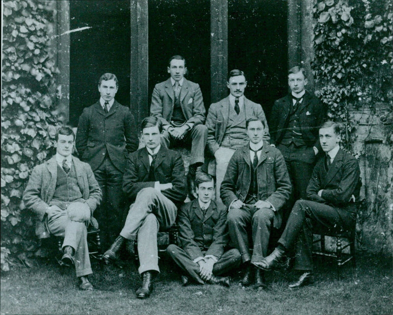 Magdalen College, Oxford, competes in the 1st Torpid on the River Thames on 01-Sep-97. - Vintage Photograph