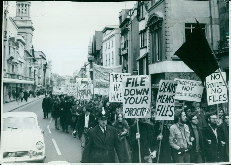 University of Oxford students demonstrate during a march down the High Street. - Vintage Photograph