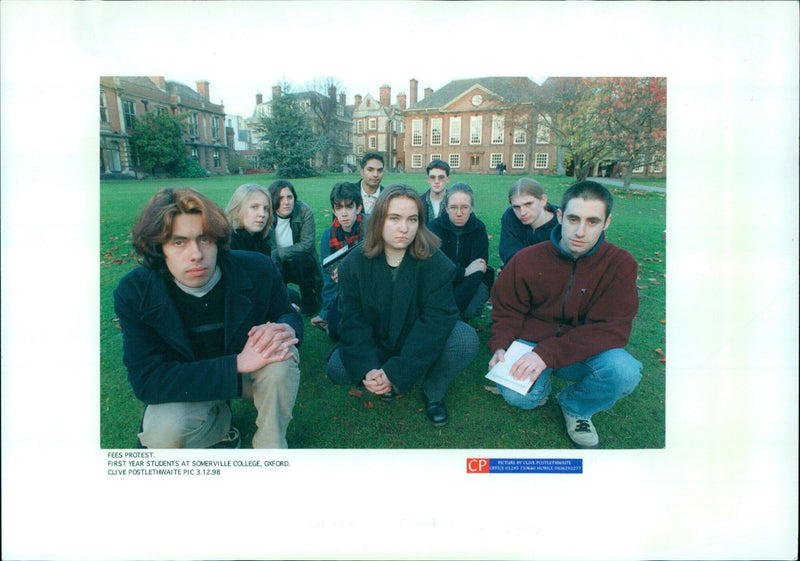 First year students at Somerville College, Oxford, protest fees. - Vintage Photograph