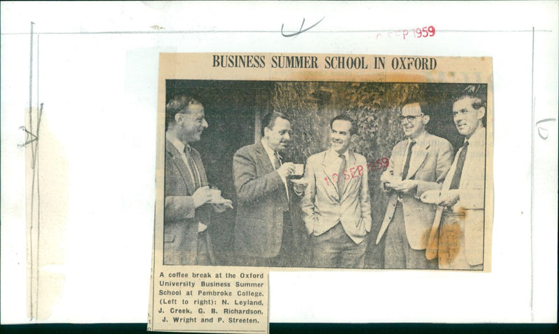 Students taking a break from their studies at Oxford University Business Summer School. - Vintage Photograph