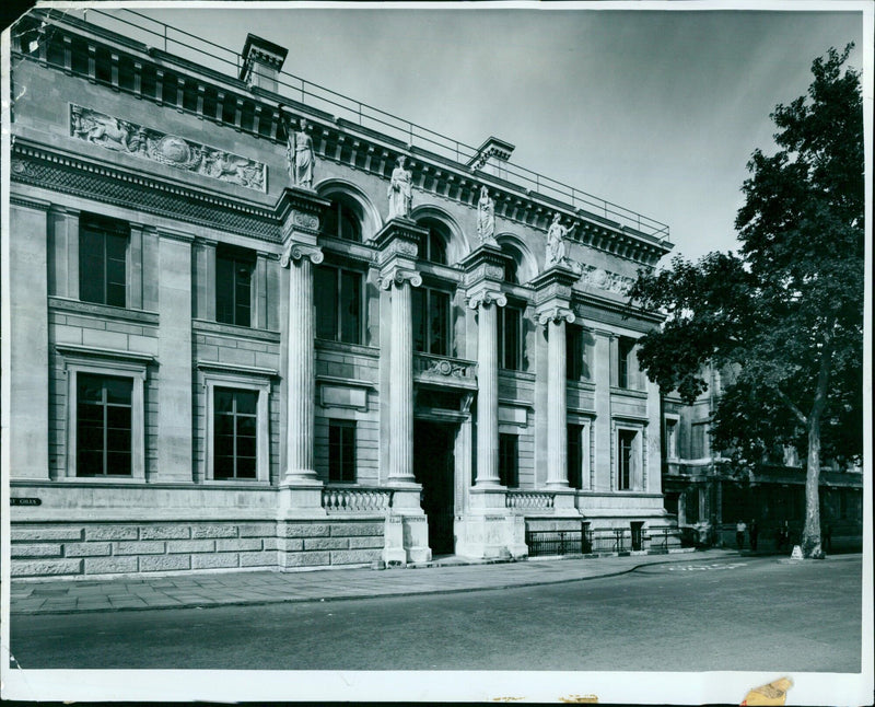 A view of St Giles' College at the University of Oxford. - Vintage Photograph