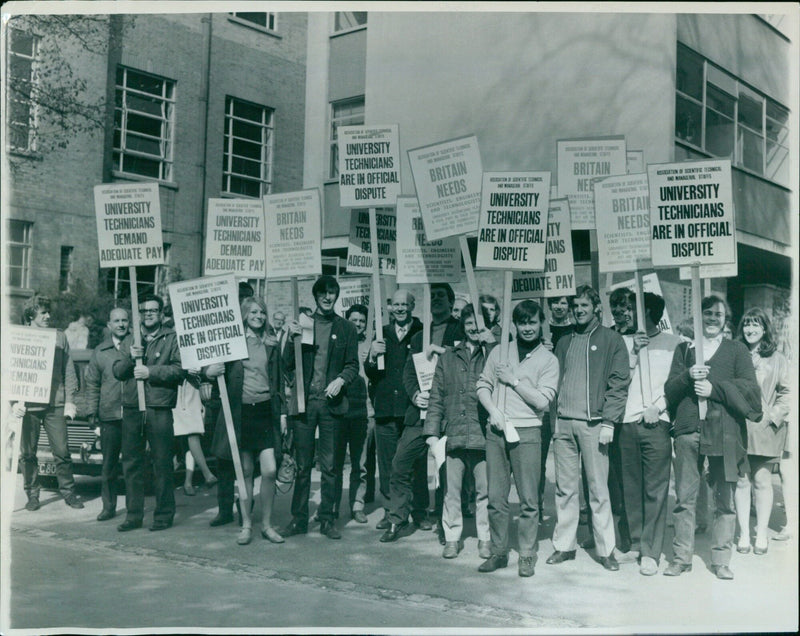 On April 29, 1969, university technicians in Oxford, England staged a one-day strike to demand adequate pay. Protesters gathered in the Science Area of South Parks Road, Oxford, to demonstrate their demands. - Vintage Photograph