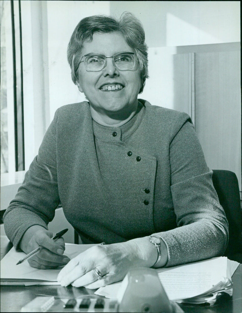 Rosalind Brain, the first woman appointed Senior Assistant Registrar at the University of Oxford, retires after 30 years of service. - Vintage Photograph