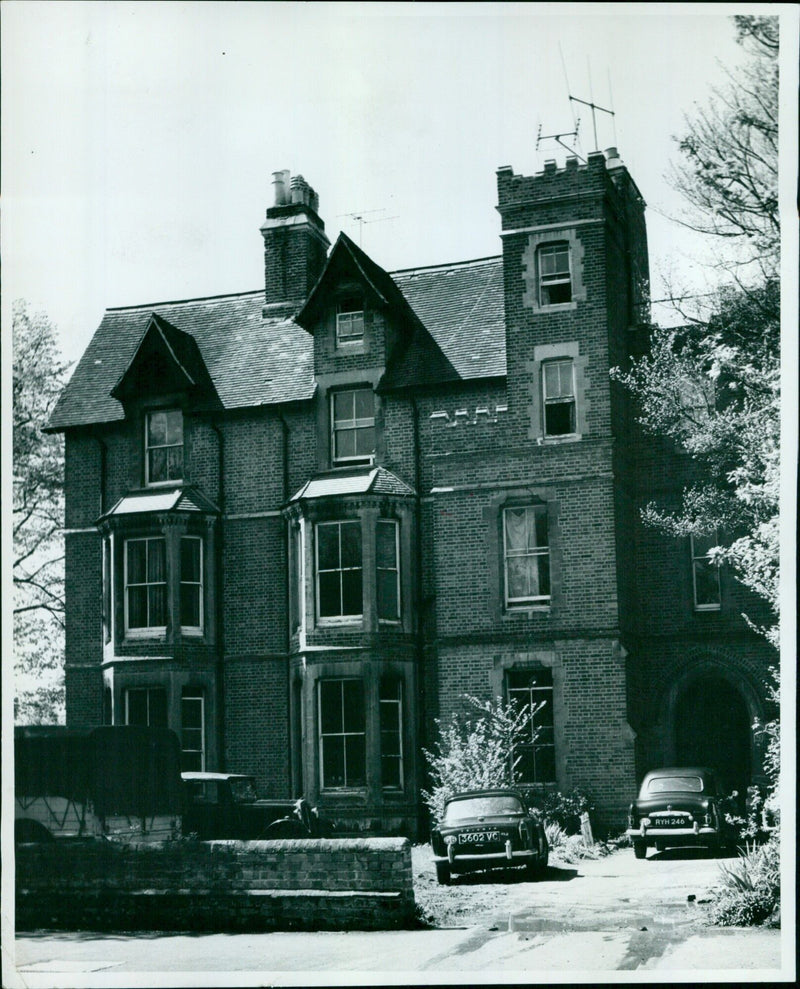 Oxford students gather to protest in Woodstock Road. - Vintage Photograph