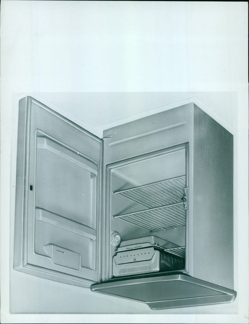 A cold chill in February 1958. - Vintage Photograph