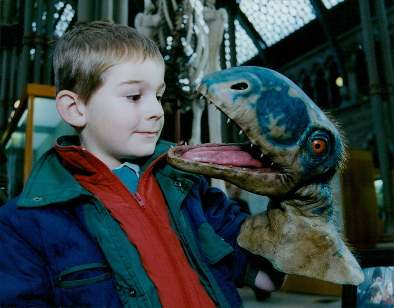 Students explore dinosaurs at the University Museum in Oxford. - Vintage Photograph