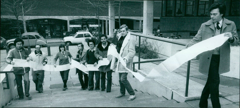 Students from Wal College hand in a petition to the Chancellor of Oxford University. - Vintage Photograph