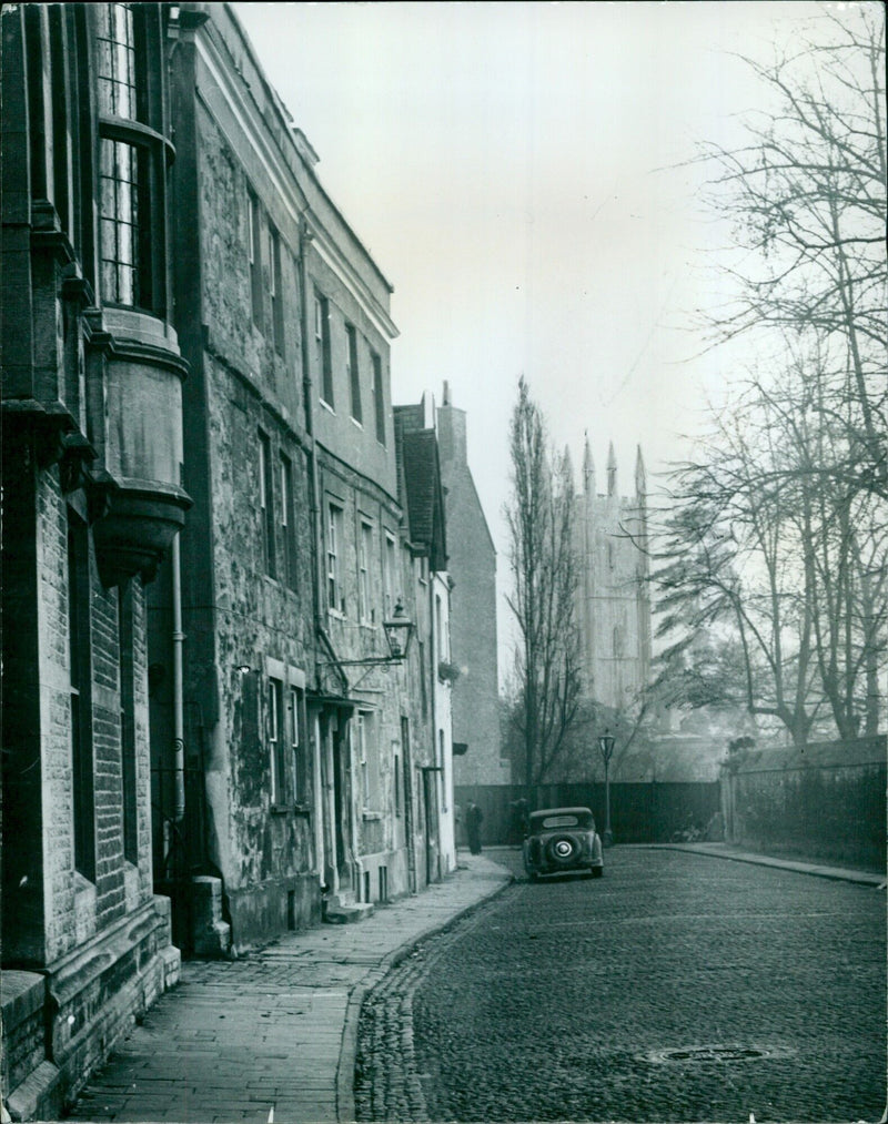 People looking up at the Plane Tree Birg Tower in Retorin, Germany. - Vintage Photograph