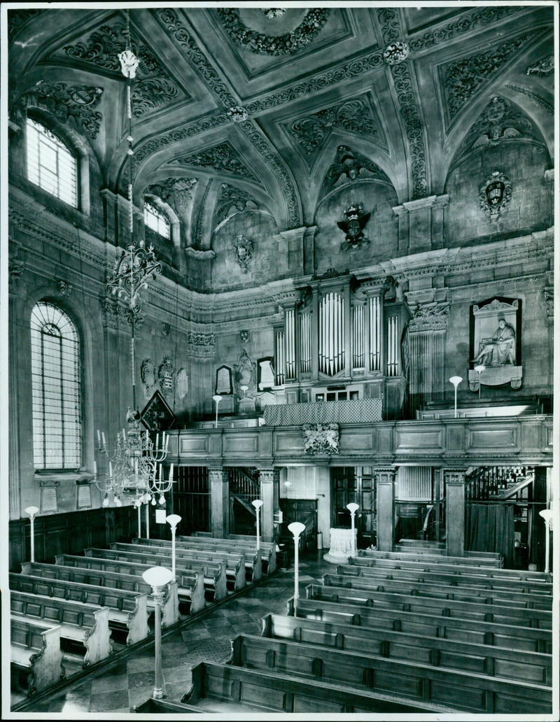 Interior view of a room in a building in Alte Fener Nevelle, Denve Vars. - Vintage Photograph