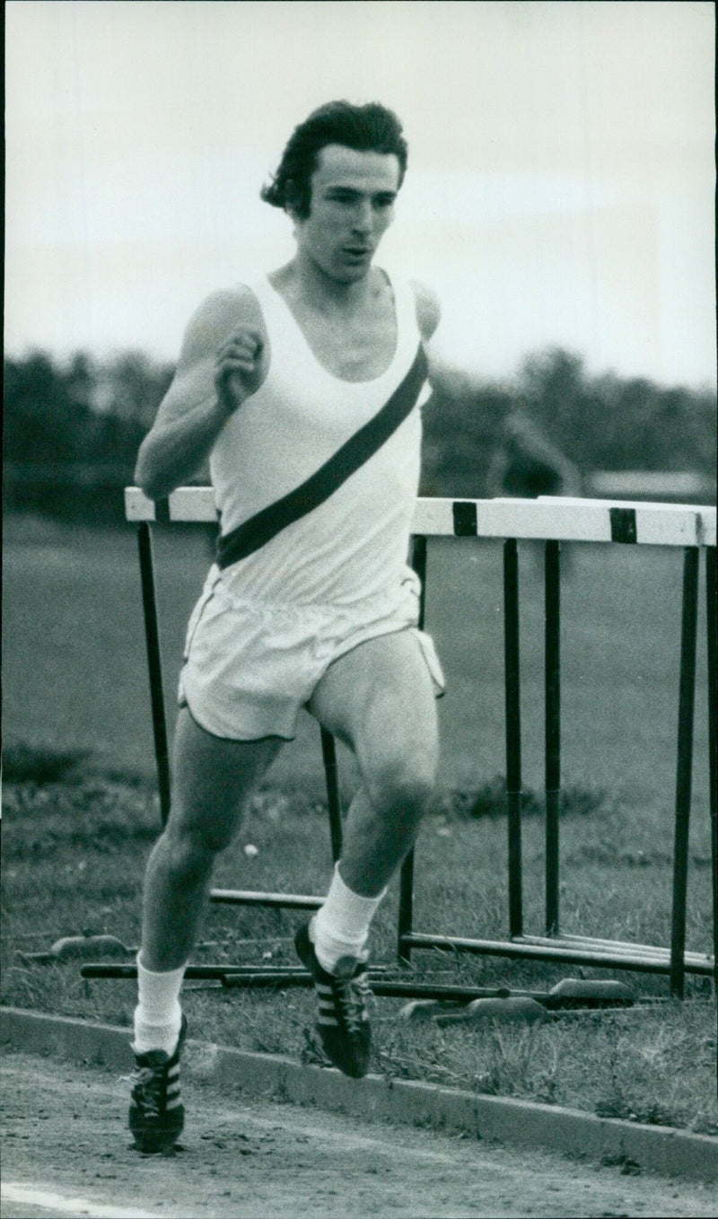 Colin Lizieri of SEH wins the 800m race at the Cupper's Athletics meeting. - Vintage Photograph