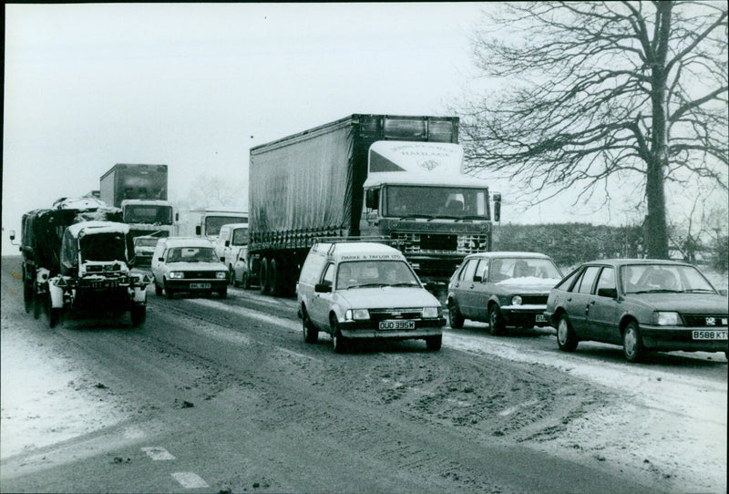 Heavy snowfall causes traffic delays on the A40 into Oxford. - Vintage Photograph