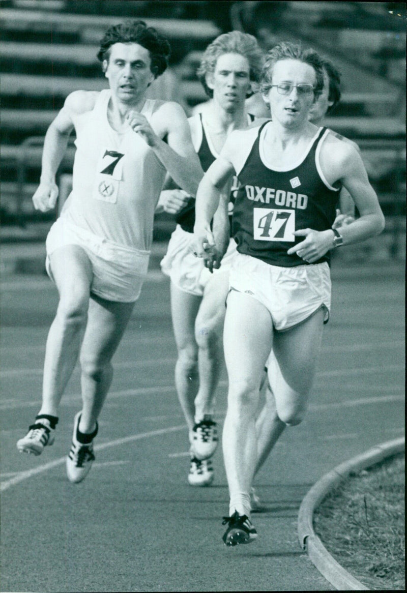 Oxford's Paul Baird competing in the 800m at the Oxford vs Reading match in Bristol. - Vintage Photograph