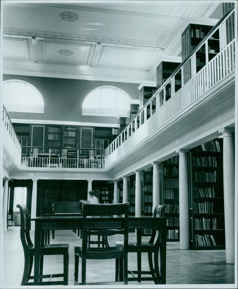 Students studying in the library of Lady Margaret Hall at Oxford University. - Vintage Photograph