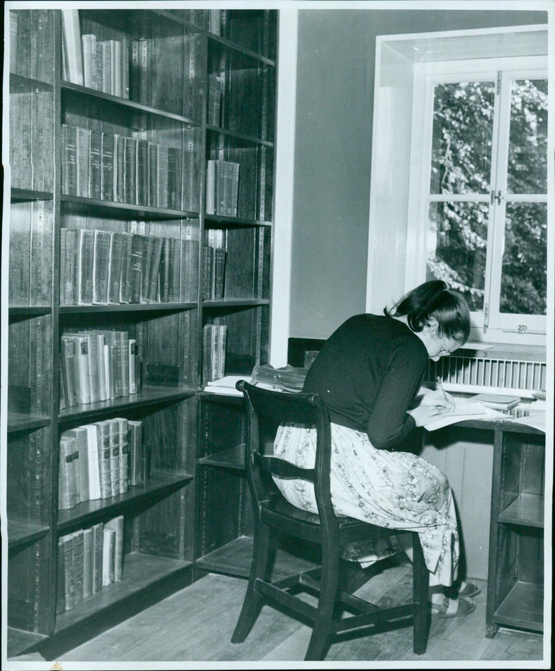 Students of Lady Margaret Hall, Oxford, carry out a library book rotation ceremony. - Vintage Photograph