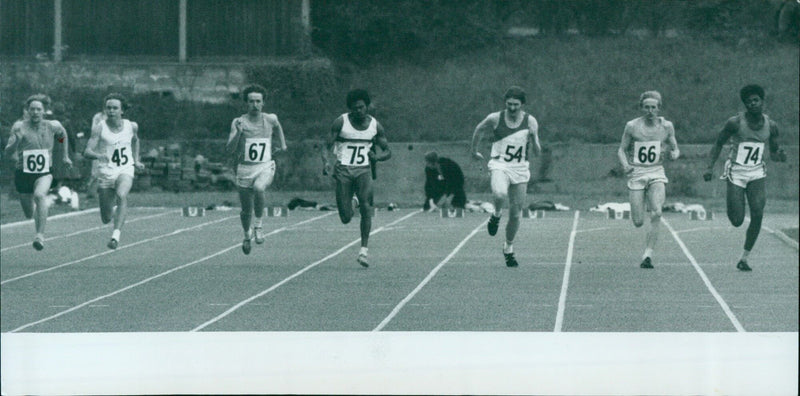 British international Glen Cohen (74) wins the 100 metres race. - Vintage Photograph