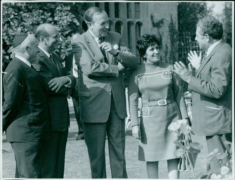 Israeli delegation visits Wytham Abbey on Sunday - Vintage Photograph