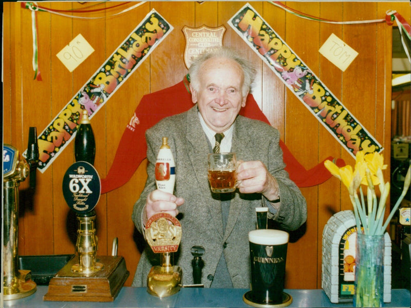 A variety of drinks is served at the Varsity Central Conservative Club in Oxford, England. - Vintage Photograph