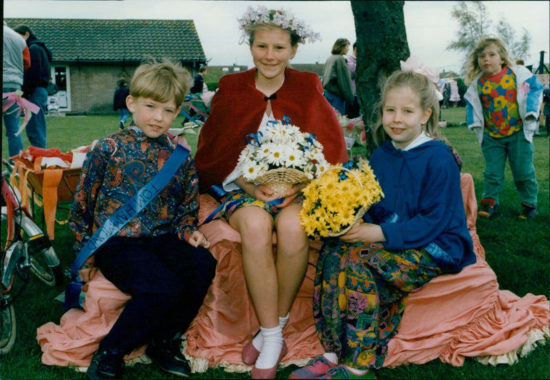 Queen Vicki Henderson of Oxford is surrounded by attendants during the May Day celebrations. - Vintage Photograph