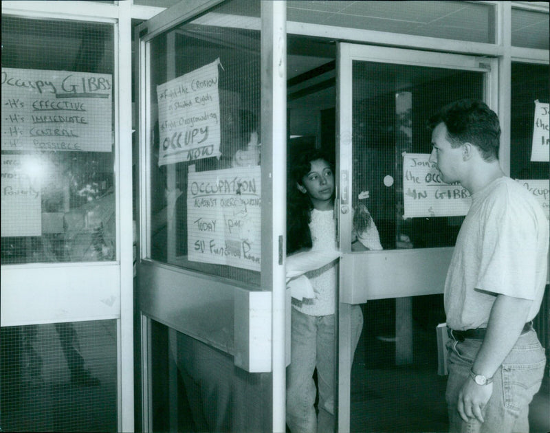 Students occupy the Gibbs Building at Oxford Polytechnic in a protest against overcrowding and the erosion of student rights. - Vintage Photograph