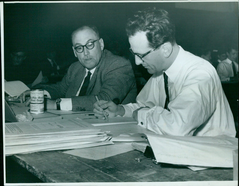 Students at Oxford University taking the Parkinson's de Mixe Fruit Drops Examinetine 0.4. - Vintage Photograph