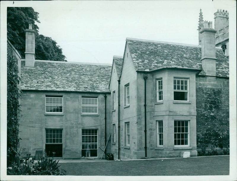 Students and teachers take part in a demonstration to support the Oxfordshire schools' reopening. - Vintage Photograph