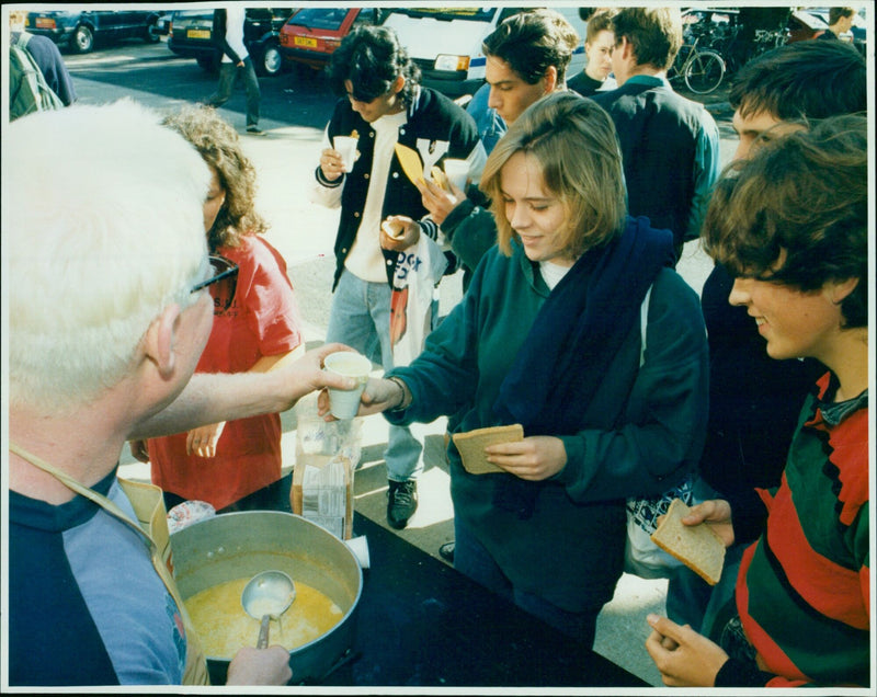 Oxford Polytechnic students receive free soup handout. - Vintage Photograph